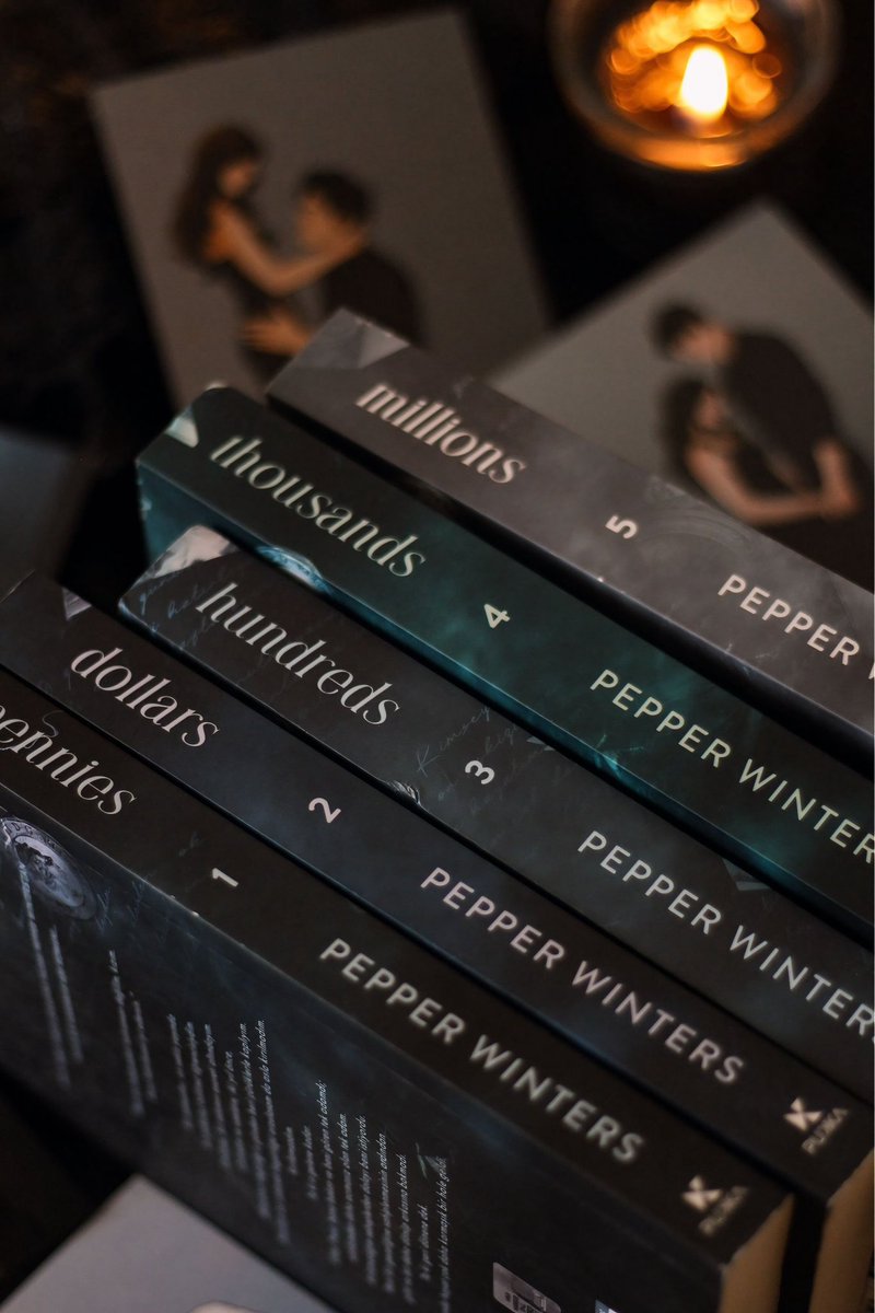 pukkayayinlari's tweet photo. Dolar serisini özleyenler kimler? 🖤

#dolarserisi #pepperwinters #pukkayayınları #kitap https://t.co/zpQdHl1auX