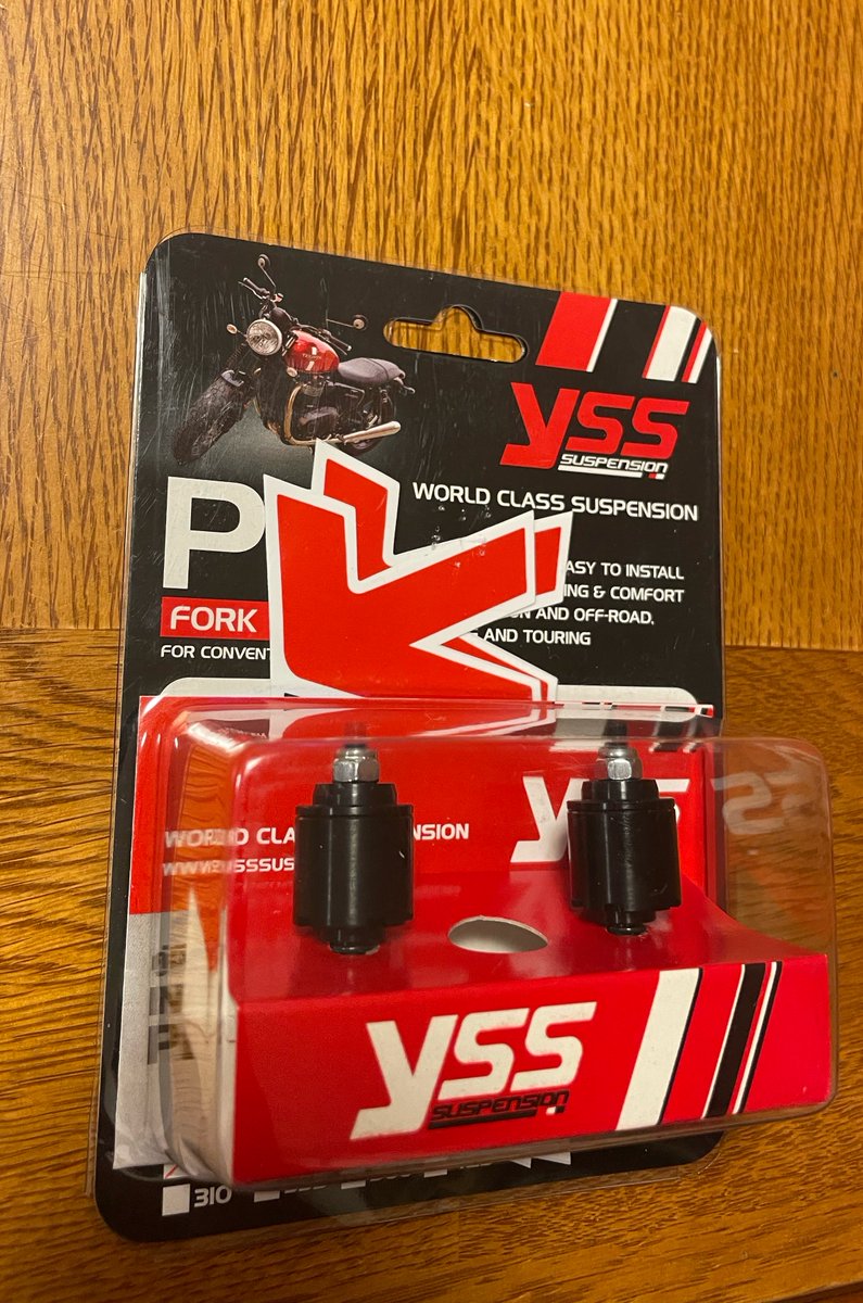 nobi_31's tweet photo. ワンテン用に買ってみました。
フロントフォークが良くなれば安全にもう少し速く走れそう😌 https://t.co/fgdGWIgrPD