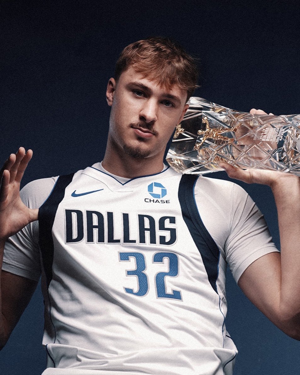 Mavs_FFL's tweet photo. BREAKING: Chase is the new jersey patch 👀

#MFFL https://t.co/xiC0W4tAdV