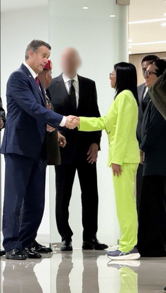 walterindustria's tweet photo. @CesarSabas Este apretón con los verdugos es epico dos semanas después que se llevaron a plátanote! https://t.co/ryKuagTICk
