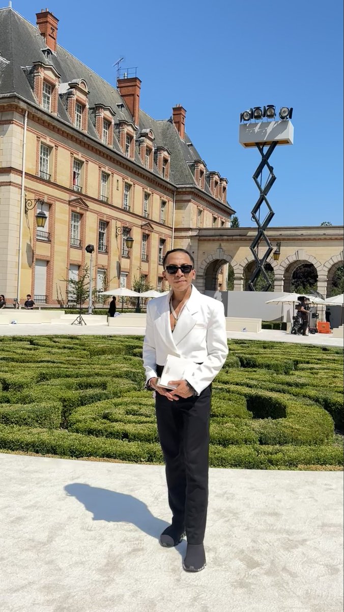 FandiStuerz's tweet photo. My first Balenciaga couture moment https://t.co/Xsr6Ap882W