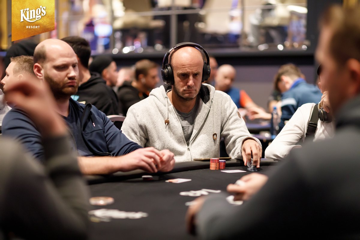 PokerRed_LAT's tweet photo. #LasVegas2026 🇺🇸

Alan Mehamed 🇦🇷 quedó 5° en el PLO Mystery Bounty $3K del Wynn Summer Classic 2026 y obtuvo el mayor premio de su carrera. 

Noticia 👇
https://t.co/PJIEU62SHs https://t.co/nx807C5RrK