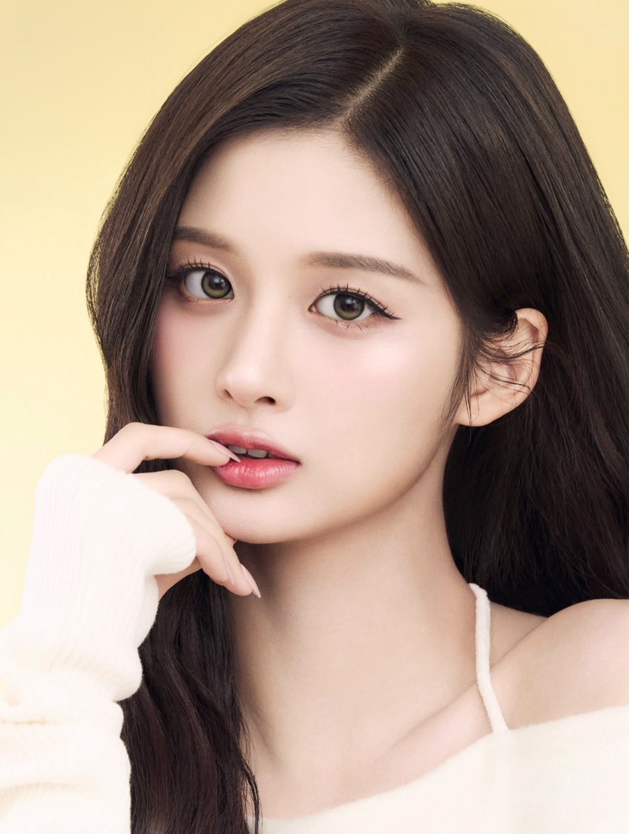 nmixxiee's tweet photo. NMIXX’s Sullyoon looks stunning for Japanese lens brand Aturia. https://t.co/FWuc1XUxle