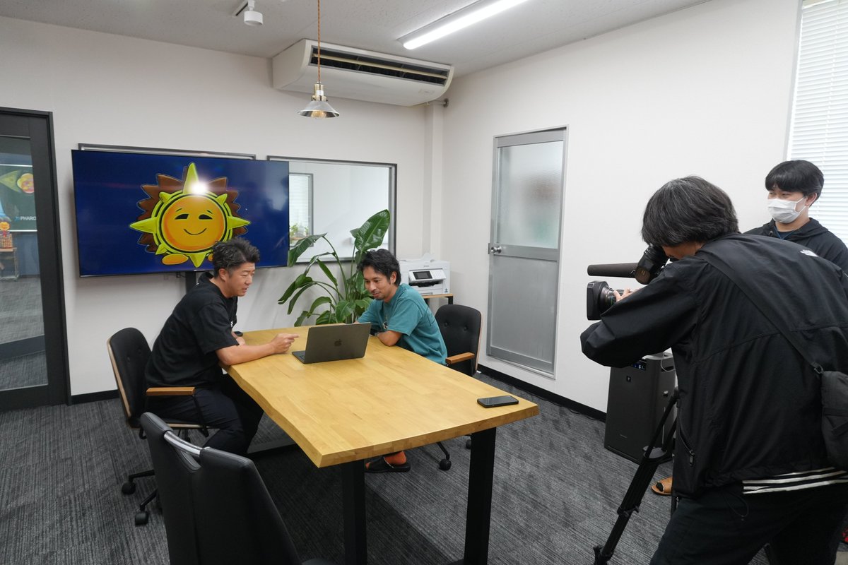MethodHub_inc's tweet photo. Buzzでーす!📣✨
待って、ついに今日っすよ…!
\本日オンエア!/
先日メソハブが取材された様子が、KABさんの「くまもとLive touch」で放送されるっす!
【本日7月9日(木)18:15〜】
夕方はテレビの前に集合っす…!みんなで観よ〜!
#MethodHub #KAB #くまもとLivetouch https://t.co/j7eqbtEsD0