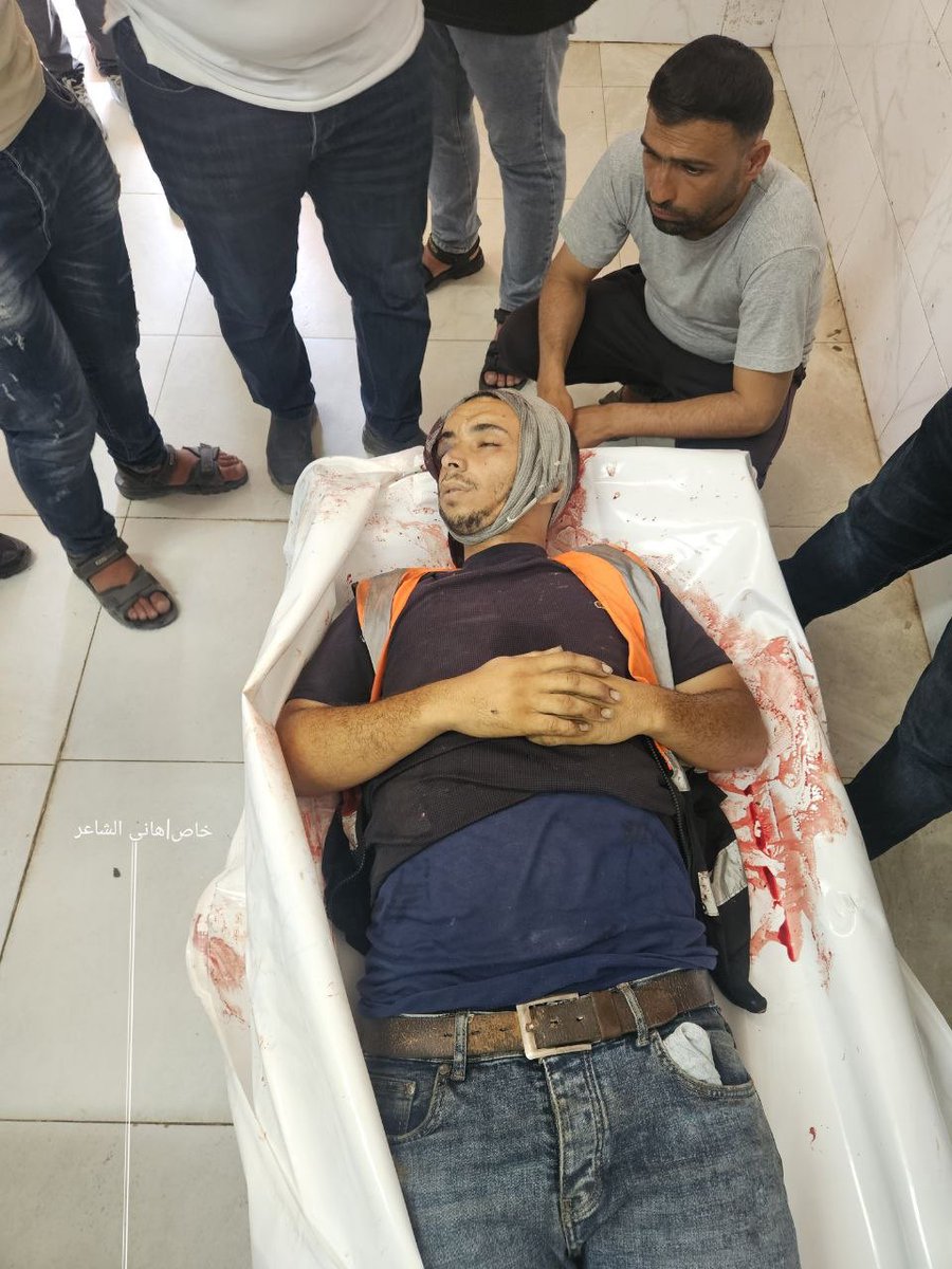MosabAbuToha's tweet photo. Israel opened fire on an aid truck in Rafah and killed its driver Ahmad Nasser Isleem.
He was wearing, and still, his field work vest.
The aid truck had full coordination with israel, yet israel terroristically executed the man.
That’s typical of israel. https://t.co/VEGv9HtNez