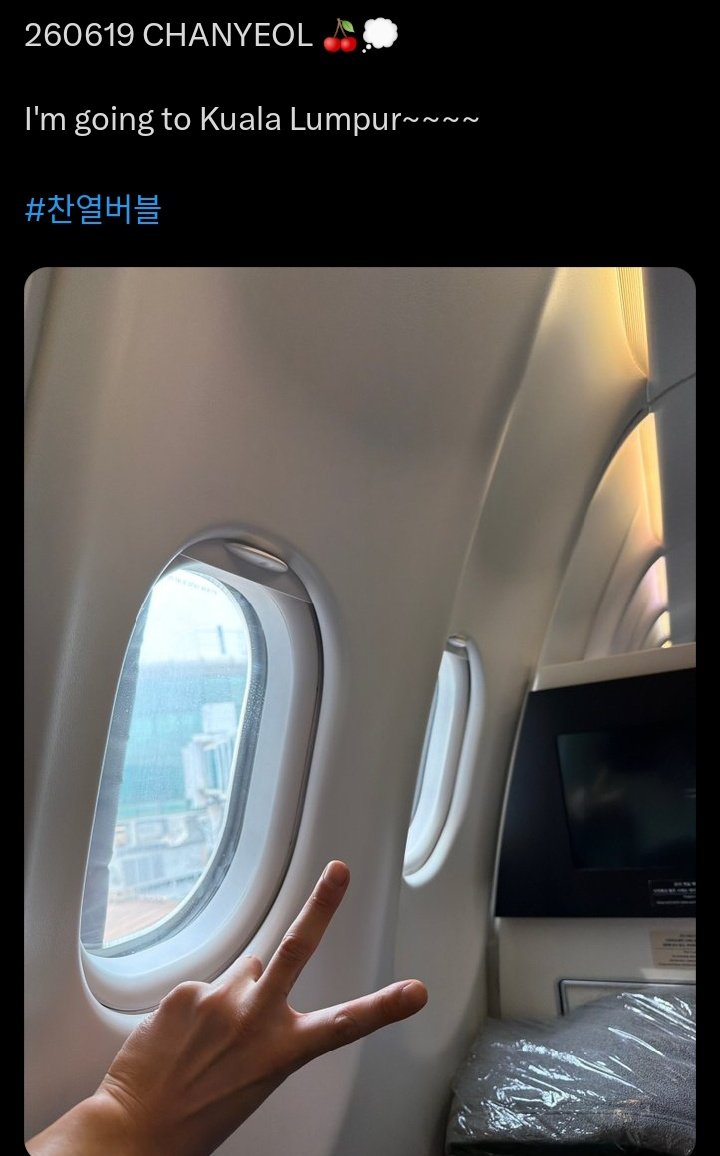 exoyeolbbh's tweet photo. "exo tak enjoy kat kl" 

Meanwhile exo... https://t.co/gcoPSDpwXp