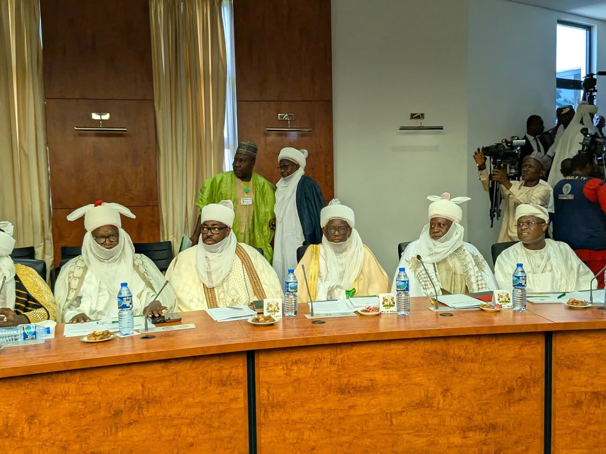 Imranmuhdz's tweet photo. Northern Governors and Traditional Rulers Hold Emergency Security Meeting in Kaduna

Governor Uba Sani of Kaduna State is currently hosting an extraordinary joint meeting of the Northern States Governors’ Forum and prominent Northern Traditional Leaders, led by the Sultan of Sokoto.

The high-level session, chaired by Gombe State Governor and Chairman of the Northern Governors’ Forum, Muhammadu Inuwa Yahaya, is underway at Sir Kashim Ibrahim House, the Kaduna State Government House.

The meeting brings together key federal security officials, including representatives of the National Security Adviser, the Minister of Defence, the Inspector-General of Police, and the Director-General of the Department of State Services (DSS).

Also in attendance are several distinguished personalities of Northern extraction, notably former Inspectors-General of Police, retired senior military, police, and paramilitary officers, as well as former Secretaries to the Government of the Federation.
