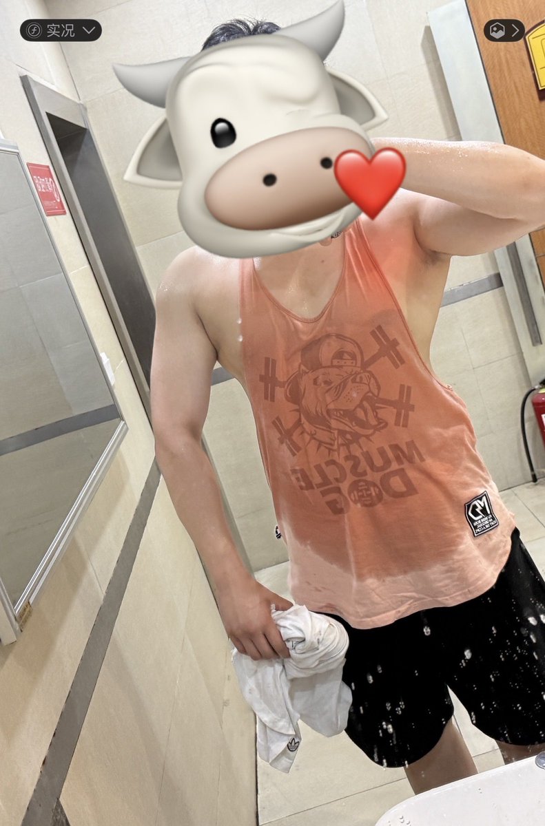 gymOrnn's tweet photo. 这次减脂 能管住嘴的 对吧🤨 https://t.co/Qt2Sb5tYD9