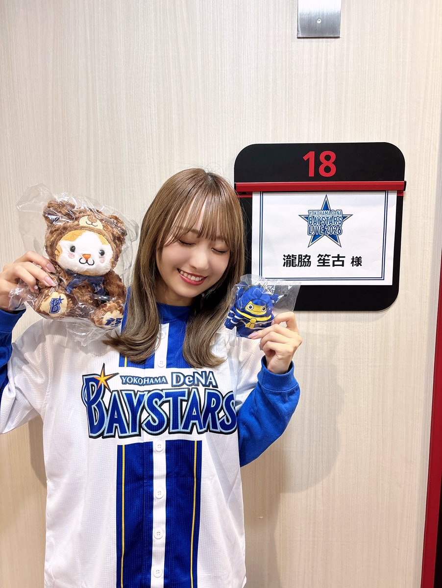 shoko_takiwaki's tweet photo. 『#横浜DeNAベイスターズ L!VE 2026』
生中継ゲスト出演させていただきました⚾️✨

4-3でベイスターズ勝利！
たくさん学びのある楽しい時間でした！

佐伯さん飯塚さん放送でもイコラブポーズしてくださいました！！

ありがとうございました💙💭
#baystars #FOD https://t.co/N9SoDfgKWv