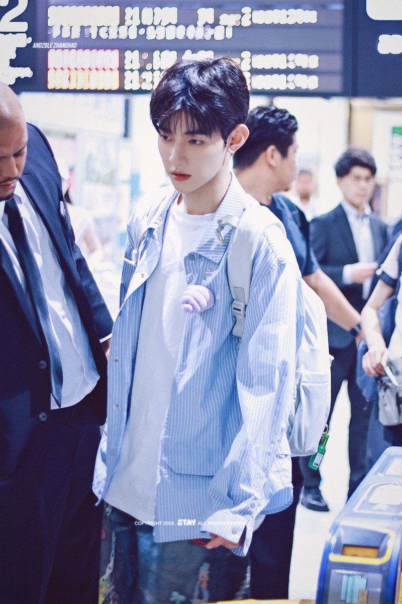 ZhangHao_Outfit's tweet photo. 260708 🚄

📌うんこミュージアム
💜|うんこヘアクリップ|¥1,300 JPY

©staywithzh 

#ZHANGHAO #장하오 #章昊 #ジャンハオ #AND2BLE #앤더블 https://t.co/g9AxkPvrE6