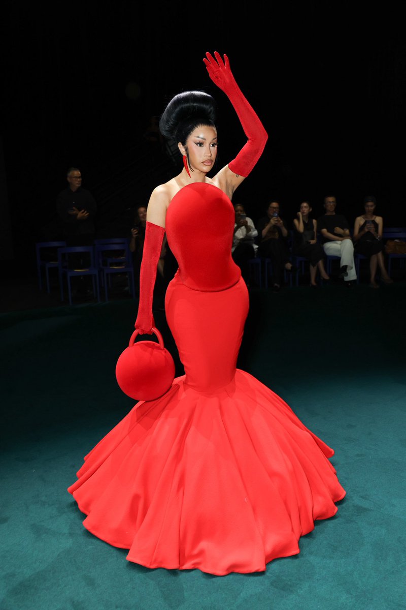 ComplexStyle's tweet photo. Cardi B goes all red for the Robert Wun Haute Couture show in Paris ❤️❤️ https://t.co/Zd7DOWCfPB