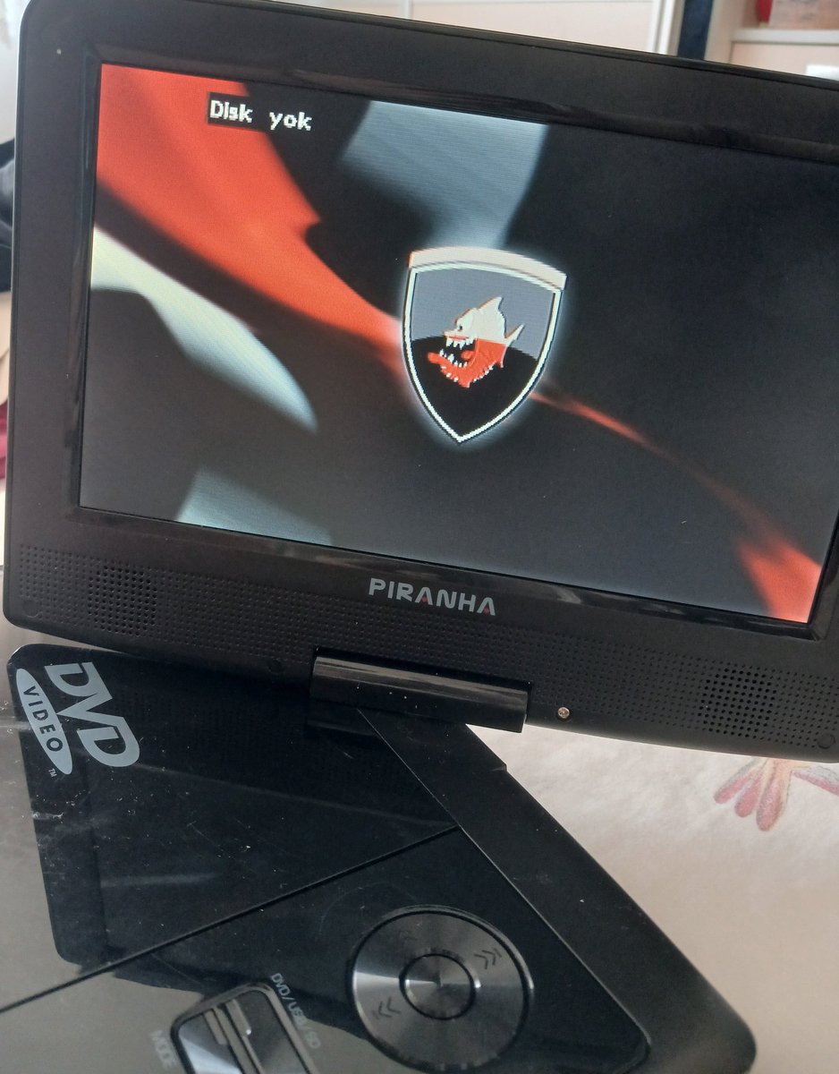 asterivelif's tweet photo. Selaaam çevrenizde dvd ya da cd player almak isteyen olur muu🥺🥺 sorunsuz çalışıyor valla https://t.co/t9vOLGoDuE