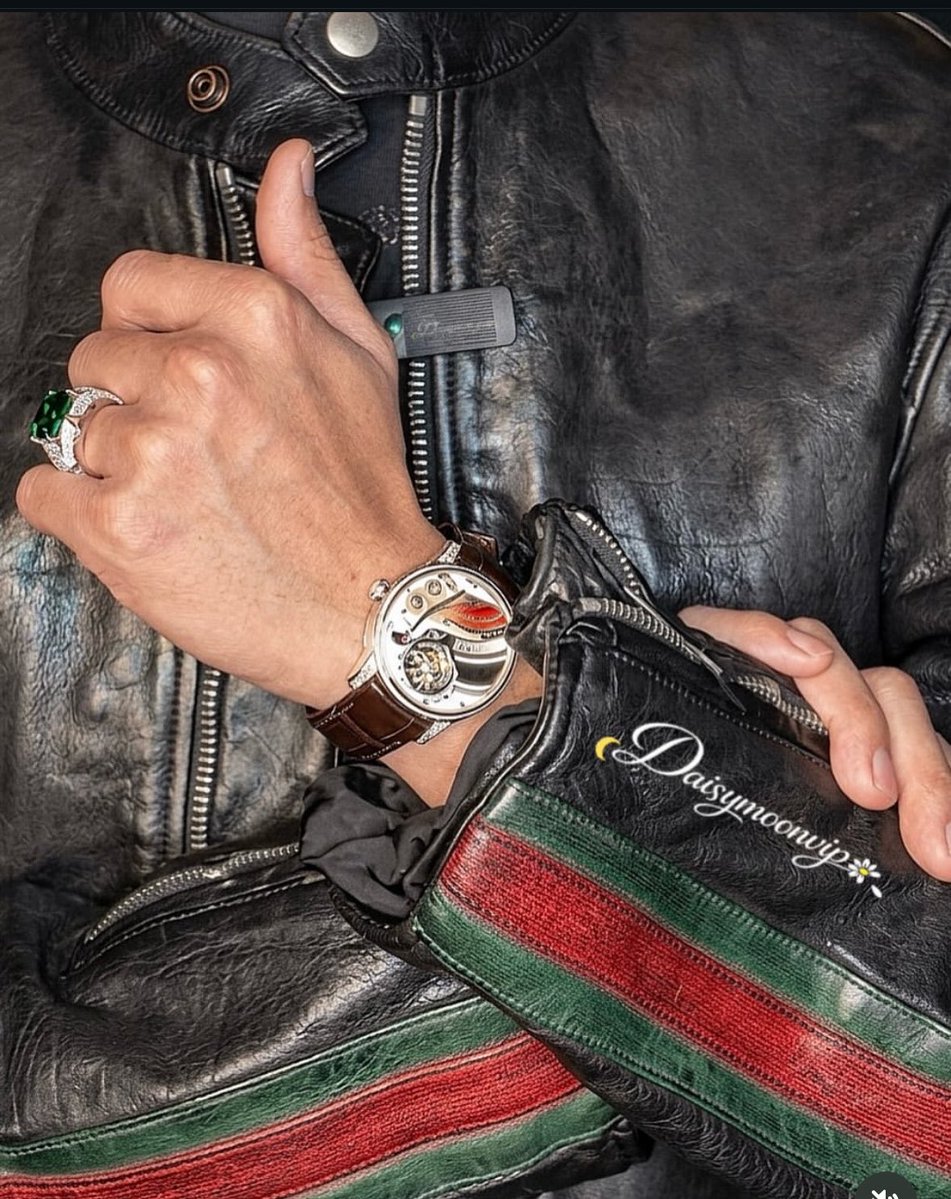 stendhaltap's tweet photo. The details of T.o.p's hands 🥵 https://t.co/ysZ0rCEW8V