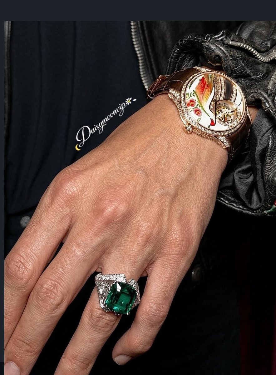 stendhaltap's tweet photo. The details of T.o.p's hands 🥵 https://t.co/ysZ0rCEW8V