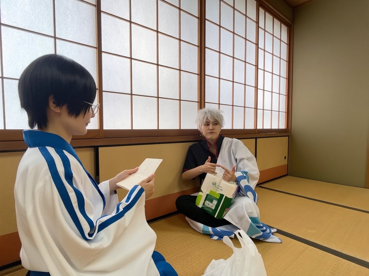 minagi_hiro's tweet photo. 【Cosplay】

え、残高？
…………新八ィ、細けぇことは水に流せよ
このトイレットペーパーみたいにさァ

新八👓聖夜
銀時🍓ひろ

#COSSAN高田馬場
#COSSAN https://t.co/TAG46s1AAP