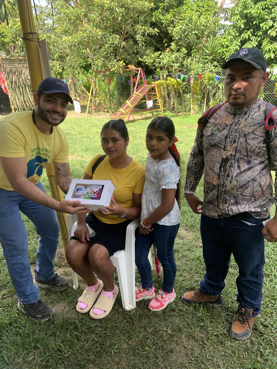 MDE_ESPERANZA's tweet photo. 400 Kits Medicos Familiares - Gracias Donantes - Junio 2026 🙏

Queremos expresar nuestra más profunda gratitud a todos nuestros amigos donantes que, a trav��s de CHOH, hicieron posible la donación de 400 kits médicos familiares, entregados en la Brigada Medica..✨ https://t.co/vjptziwbIT