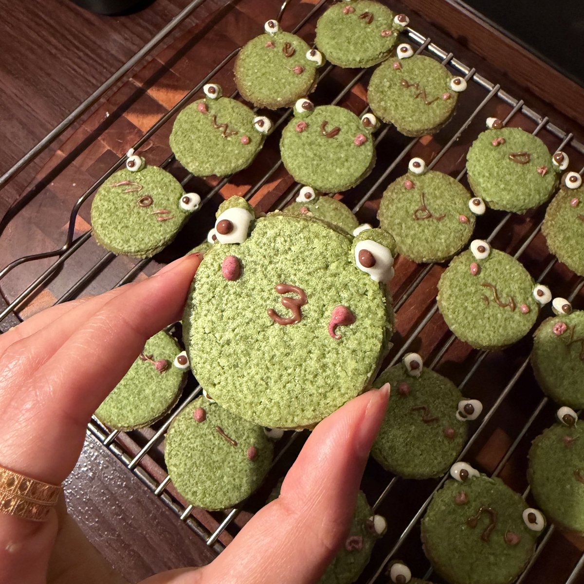 Ja7c__'s tweet photo. بسكوت الضفادع بدون سكر مضاف 🤤🐸.

بفتح بيكري صحي وابيع الوحده ب ١٥٠ ﷼ للرجال والبنات ب نص ﷼ . https://t.co/MyQDhC1BCh