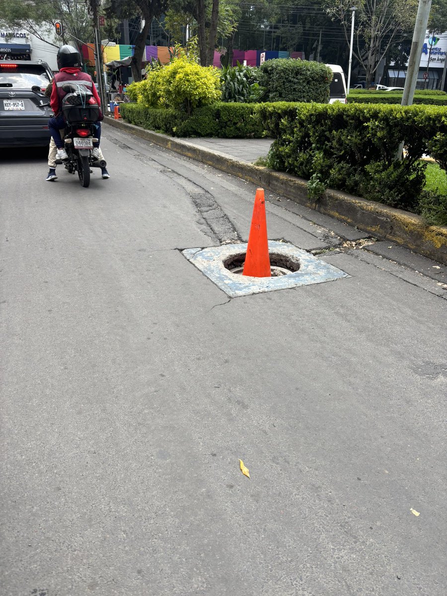 gfabianmedina's tweet photo. 🔴 Oye @LopezCasarinJ , cuando vas a inaugurar la “feria de los baches” en @AlcaldiaAO 🤣🤣🤣👇. https://t.co/KfzXEWmbF2