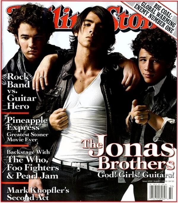 Lonelywarrior3's tweet photo. Ya que los Jonas Brothers están celebrando la era de Burning Up ¿pueden recrear esta portada de Rolling Stone? El pueblo (yo) lo necesita. https://t.co/VGsAVB9L5z