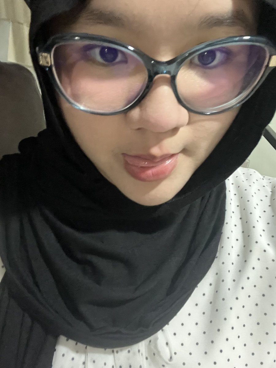 mireacllie's tweet photo. cewe dan kedua lakiknya itu https://t.co/EtTemel04E