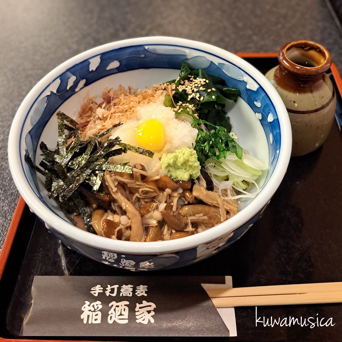 kuwamusica's tweet photo. レッスン前のランチ、西川口の手打蕎麦稲廼家さんできのこおろし蕎麦をいただきました。美味しいお蕎麦にきのこやわかめなど具沢山！暑い夏にオススメです。メニュー札にあった｢そばがきぜんざい｣も気になります😍。BGM でチャールダーシュが流れたのはちょっと嬉しいびっくり🎵
(広報担当C🐦) https://t.co/P7N6tmaf2l