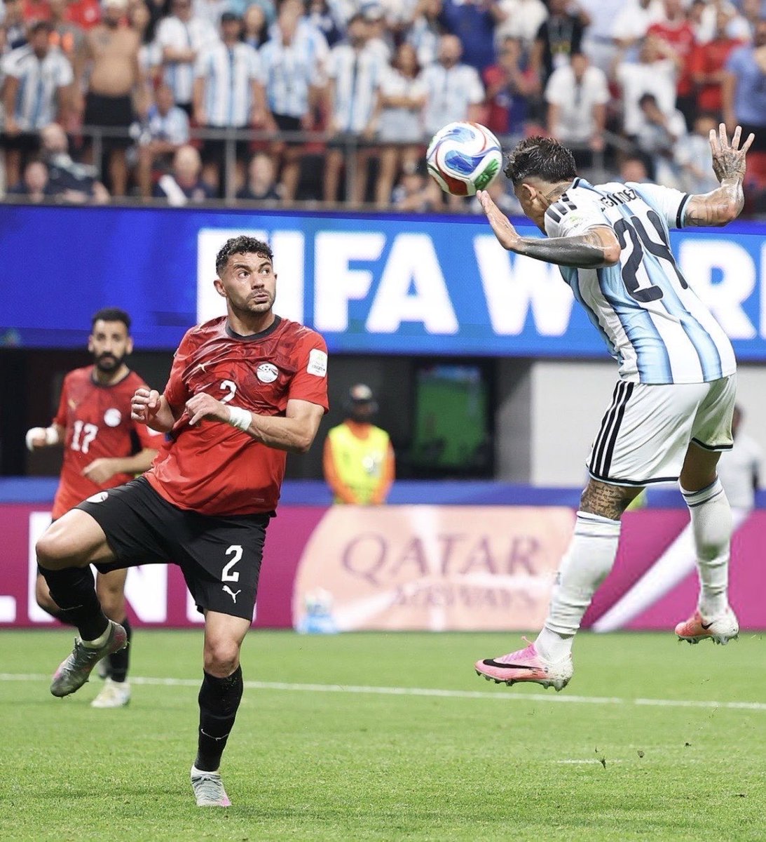 EntreDatosRP's tweet photo. ⚽️ Hay goles que cambian un partido. Y hay goles que, además, quedan para siempre.

🇦🇷 El cabezazo de Enzo Fernández hizo ambas cosas: no sólo clasificó a Argentina, sino que coronó una remontada que parecía imposible. https://t.co/XgOyHYVIfH