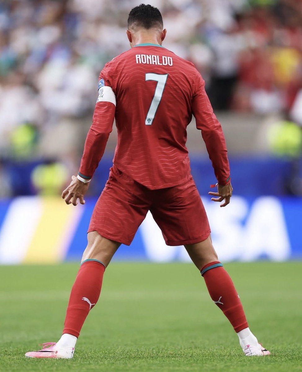 VedVriti's tweet photo. Almost 40hrs since @Cristiano’s last FIFA match and it’s only OBRIGADA #Ronaldo from the Mariana trench of my heart. You have shaped my whole personality and I can’t thank you enough. My No.1 🐐 https://t.co/0ca9aSLVcm
