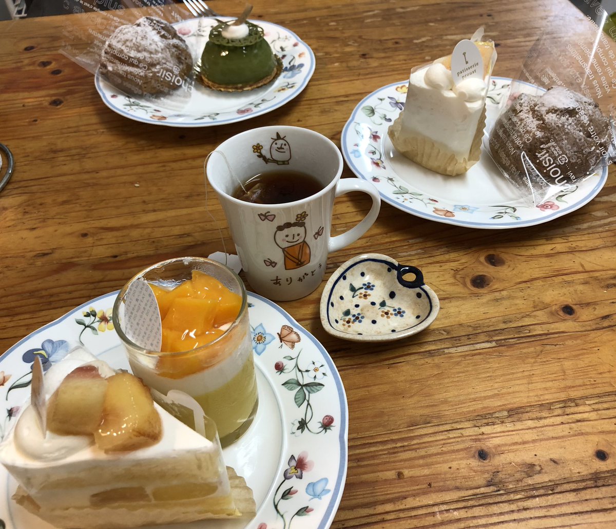 setu7a's tweet photo. 一日遅れで誕生日のケーキ🎂🎉
しかも、自分で家族の分も買うっていう笑
ここの店の桃のショートにケーキが好きで毎年食べてる。桃のタルトも食べたかったけど、マンゴーも好きだからマンゴーにした🤤毎年の楽しみ✨ https://t.co/P5GG4xd8P5