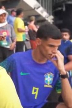 lf_langley's tweet photo. @futebol_info @luvadepedreiro Fizeram o cara ficar consciente. https://t.co/rIKdjADu9a