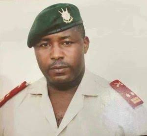 Real_AfricanSon's tweet photo. #BURUNDI🇧🇮-DES CRITIQUES AU BURUNDI ESTIMENT QUE LE LEADERSHIP DE MWAMBUTSA IV BANGIRICENGE ÉTAIT BIEN MEILLEUR QUE CELUI DU RÉGIME ACTUEL DU @GeneralNeva 

Aujourd'hui, dans l'histoire du Burundi, on commémore le renversement du roi Mwambutsa IV Bangiricenge lors d'un coup de palais mené par son fils unique survivant, le prince Charles Ndizeye, le 8 juillet 1966.
Le régime du président Évariste Ndayishimiye, surnommé « Général Neva » par ses partisans comme par ses détracteurs, est critiqué par de nombreux Burundais, qui le jugent moins performant que celui du roi Mwambutsa IV. Ce dernier a dirigé le Burundi depuis 1915, d'abord sous la colonisation allemande, puis sous l'administration belge, avant de devenir le roi du Burundi indépendant à partir de 1962. À la suite d'une tentative de coup d'État menée par des officiers hutu en octobre 1965, le pays a connu une grave instabilité politique ainsi que de fortes tensions ethniques.
Selon ces critiques, le leadership de Mwambutsa IV Bangiricenge était nettement supérieur à celui du régime actuel du général Neva. Ils mettent notamment en avant les difficultés économiques persistantes, l'inflation, les pénuries de carburant, les problèmes de gouvernance ainsi que les menaces sécuritaires régionales.

Certains accusent également le gouvernement burundais de jouer un rôle dans le conflit à l'est de la République démocratique du Congo, notamment dans le Sud-Kivu, où des civils banyamulenge ont été tués. Les autorités burundaises rejettent généralement les accusations les mettant en cause dans les violences en République démocratique du Congo mais Il est toutefois établi que le Burundi a déployé des troupes sur le territoire congolais. De nombreux éléments confirment qu'ils sont en coalition avec FARDC, Wazalendo et FDLR. 

Par ailleurs, certains critiques affirment que le président Ndayishimiye tirerait des avantages financiers de cet engagement militaire et que celui-ci répondrait davantage à des intérêts personnels qu'à l'intérêt national. @Patriote257 @CnddFdd @fdnbbi
