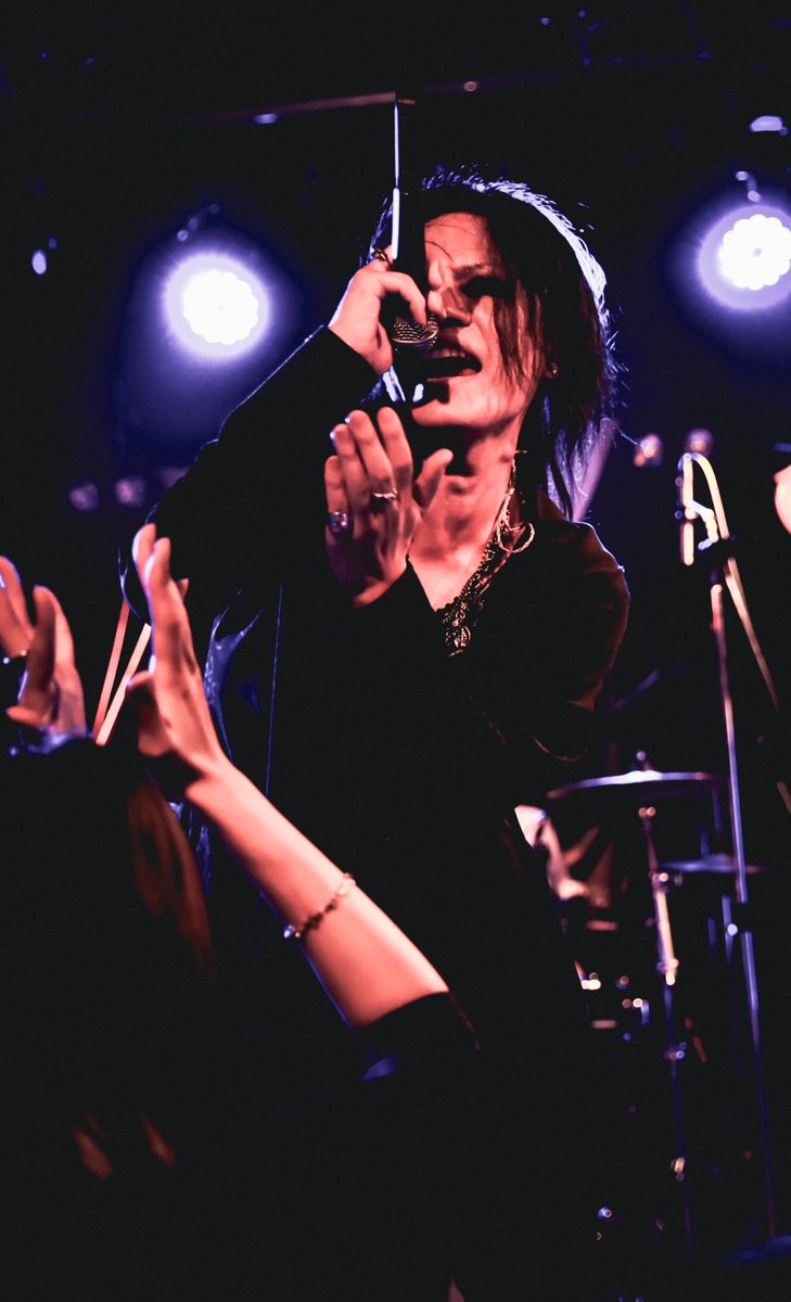 DIFFER_chii's tweet photo. おはようございます🌄

演じている様な個性は削るといいらしい
削りきって最後に残ったものが本当の個性なのだとか

自分の強みとか色々考えるけれど
削ったら何も残らない気もしないでもない
でも、そこにヒントがあるのかも…？

難しい案件だけど
ちょっと考えてみようかな

本日も頑張りましょ https://t.co/fiZ9bu8rzp