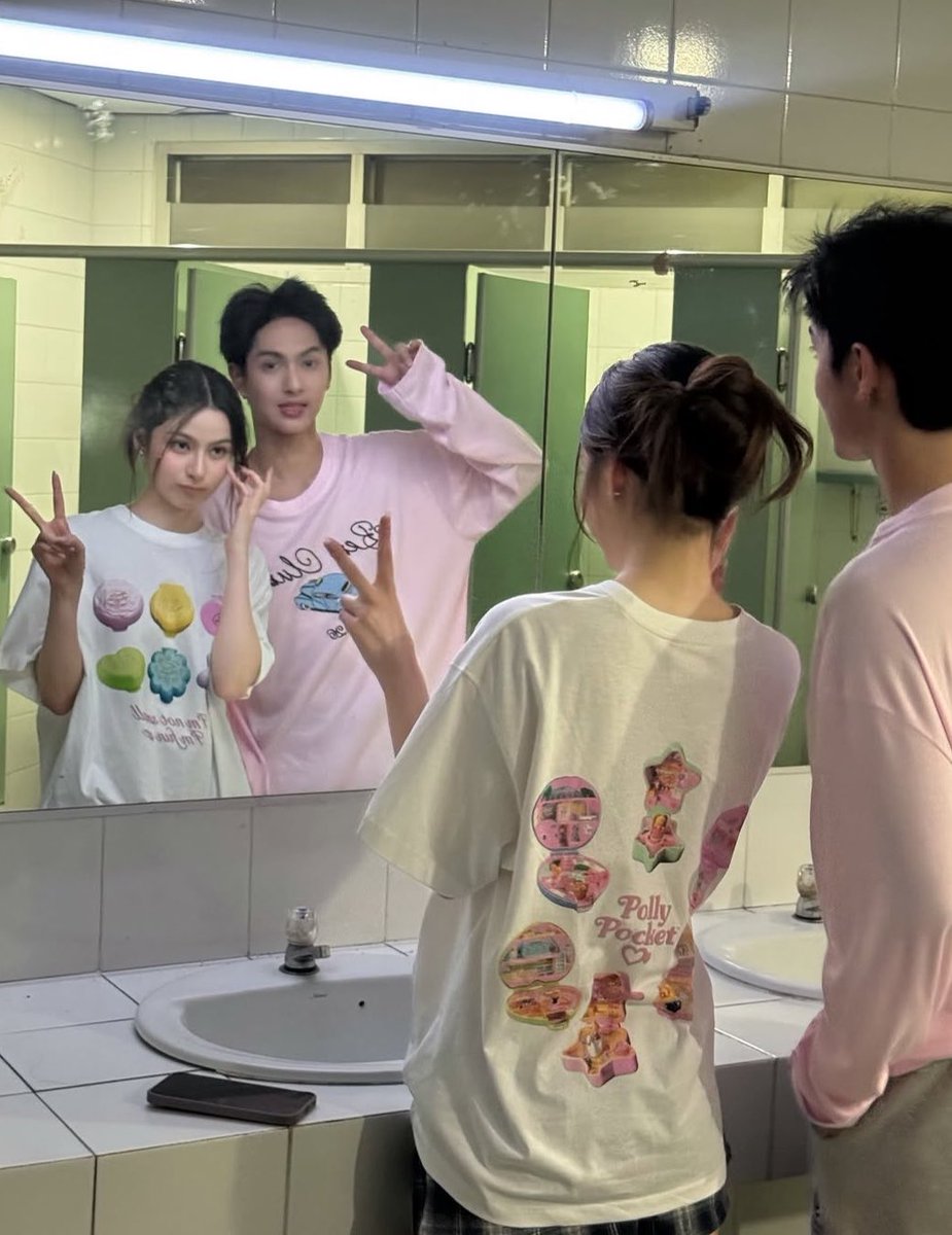 decem2er's tweet photo. ดีใจที่ได้เห็นการแสดงของเป้อในมุมที่ไม่ค่อยได้เห็น แถมยังได้นางเอก mv น่ารัก ๆ แบบพรีมมาแสดงคู่กันด้วย หวังว่าทั้งสองคนจะได้ร่วมงานกันอีกนะงับ เป็นผลงานที่น่ารักมากเลยย 💘⭐️

#COPPERdechawat #primiily 
#BUS_รักมักยาก_MV https://t.co/5SBYYLBqwQ