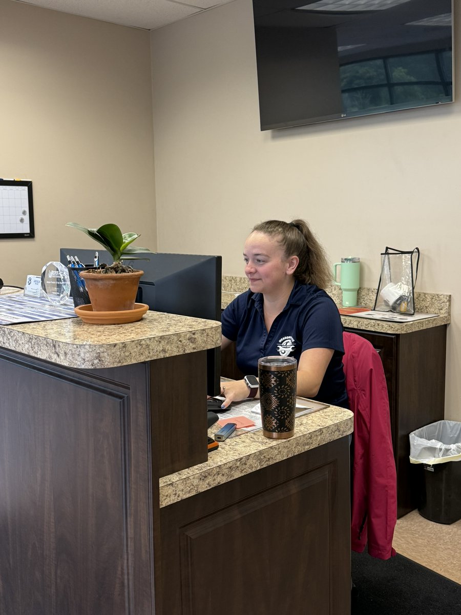 MeadowAutoServ's tweet photo. 🌟 Employee of the Month Appreciation – Jackie 🌟

This month, we’re proud to recognize our amazing Service Advisor, Jackie, as our Employee of the Month!

#employeeofthemonth #ServiceAdvisor #TeamAppreciation #mechanicsvilleva #meadowbridgeautoservice https://t.co/4uX5KgteuW