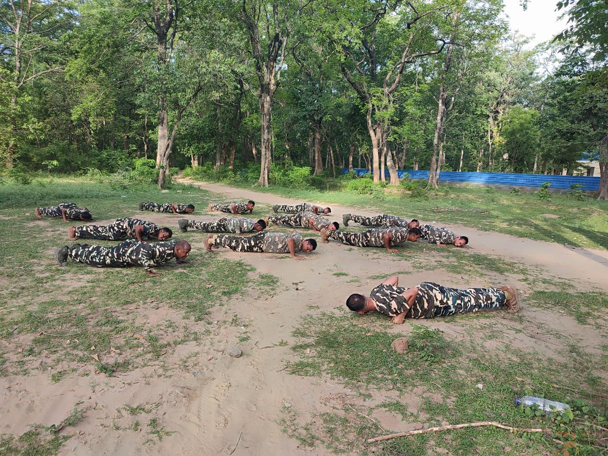 9BnSSB_INDIA's tweet photo. SSB, 9वीं वाहिनी, बलरामपुर के जवानों की सुबह की शुरुआत जोश, जुनून और PT के साथ l
स्वस्थ शरीर ही सुरक्षित सीमा की पहचान ।
#SSB_INDIA #SSBFTRLUCKNOW #SSBSHQGKP #PhysicalTraining #FitJawan https://t.co/dxk2M4YZa4