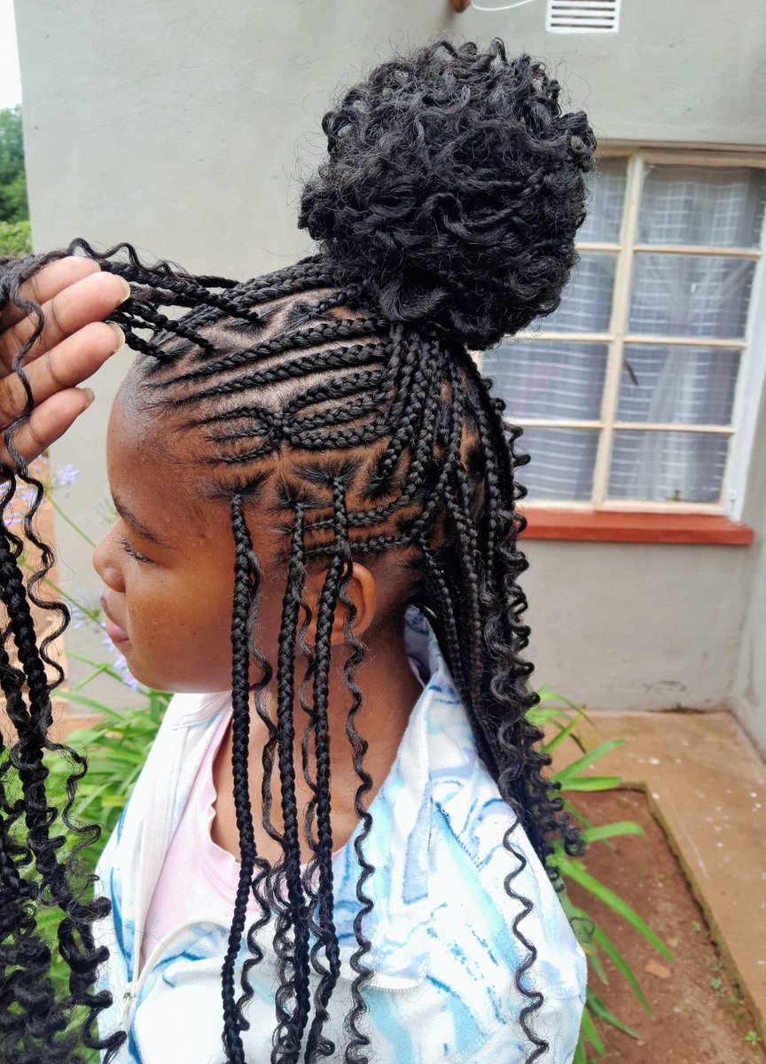 Nozane3's tweet photo. Flip-over Fulani Braids..
📍 Nhlangano.. whatsapp 79128733 https://t.co/4ERB1PhKEz