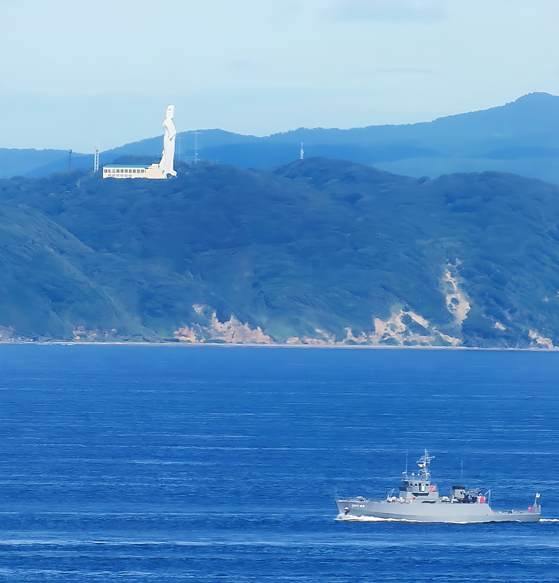 07/08/2026 15:00頃 観音崎を海上自衛隊の水中処分母船1号型YDT-03
