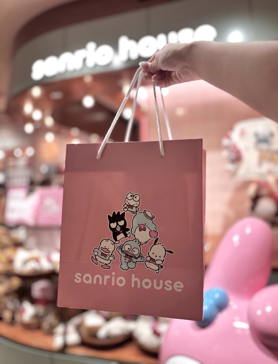 charochan__'s tweet photo. サンリオハウスやっと行けたﾐ・◦・ﾐ🎀
とりあえずタンブラーゲットできてうれしい🎶 https://t.co/p26AVTy6h9