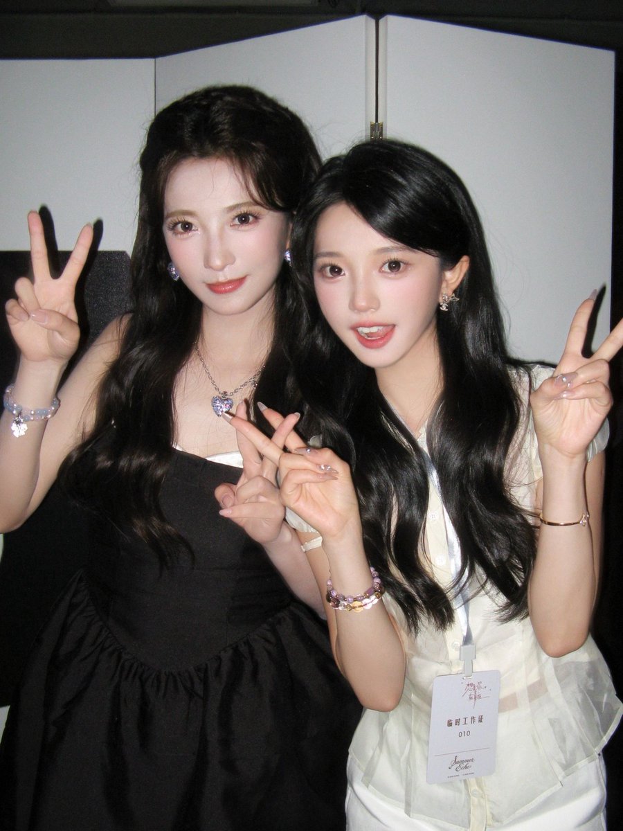 girlseayou's tweet photo. I wonder if chuchu and zhaoyu know they were born on the same day
#twinkleloves5 #twinklelove5 #twinkleloves4 #twinklelove4 https://t.co/6K8tAN8xxi