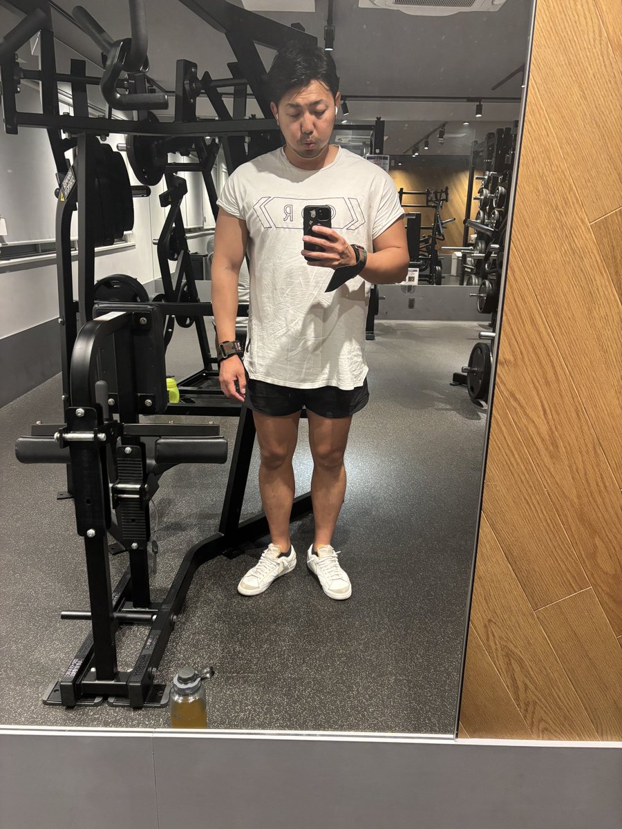 yoichieee's tweet photo. 夜トレは背中。めちゃくちゃ体調崩してやっと治ってきたので1週間ぶりに恐る恐るやりました。

アイソラテラルハイロー
80kg x 10
140kg x 10 x 3
ワンハンド
65kg x 10 x 3
ラットプル
(ナローグリップ)
42.5kg x 10
70kg x 10
80kg x 10 x 2
ケーブルプルオーバー
18.75kg x 10
28.75kg x 10 x 3 https://t.co/s53dc3GMYc
