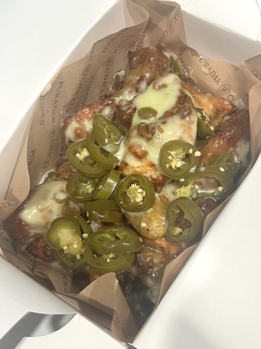 minaaaa99's tweet photo. 夫も採卵に向けて禁酒、運動、サプリ、食事管理してたんやけど、採卵後1週間は頑張ったし好きなもの食べてねって言ったら早速体に悪そうなチキン頼んでた。
ちなみに夫の間食はここ2ヶ月間プチトマト🍅笑1週間ごとに配達来るように頼んでる🤣 https://t.co/WEiaPCaJD0