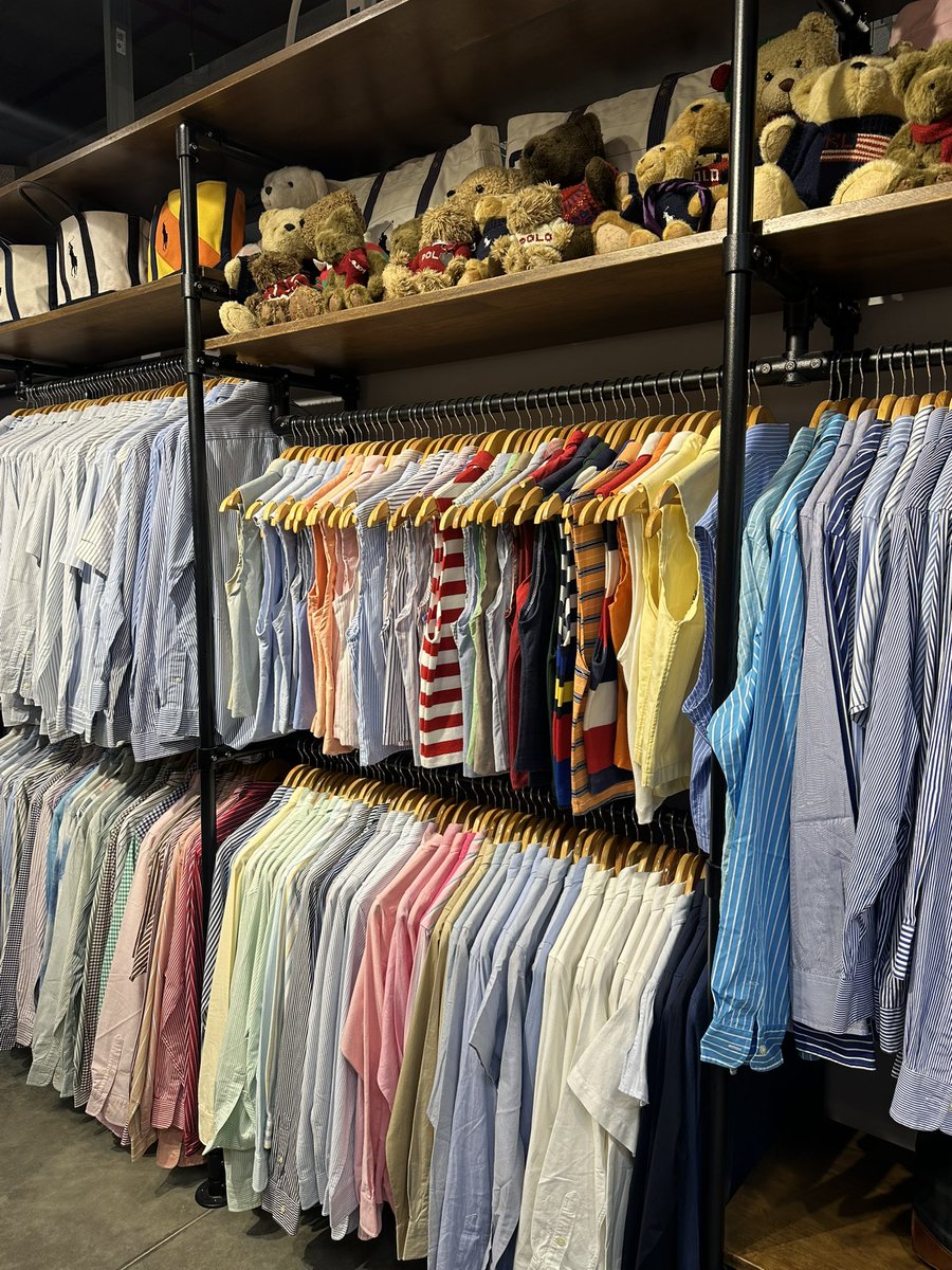tamjaichunbkk's tweet photo. ไปเดิน 1981 เจอร้านขายเสื้อผ้า polo ralph lauren มือสอง ของเยอะมาก size เล็กก็มี นี้ไปเจอ เสื้อเชิ้ตสีโคตรน่ารัก https://t.co/NwtetEh4XU
