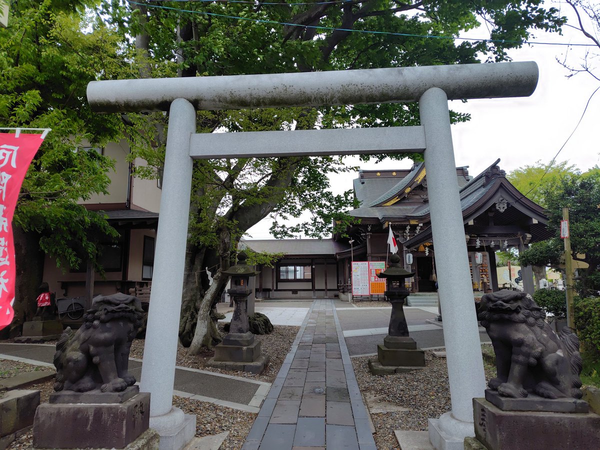 koemugi1's tweet photo. 秋田県　三皇熊野神社（本宮）⛩️

三光大神としての三つの光『日・月・星』をお祀りしています😊
ご神紋の三つの輪は、三光大神としての三つの光を現し、古来より神前に額づき、御祈祷を受けられると運命光輝く、と云われているそうです✨

四神の御朱印、春の守護「青龍」がカッコいい😆🐉 https://t.co/9ZZb3VTAde