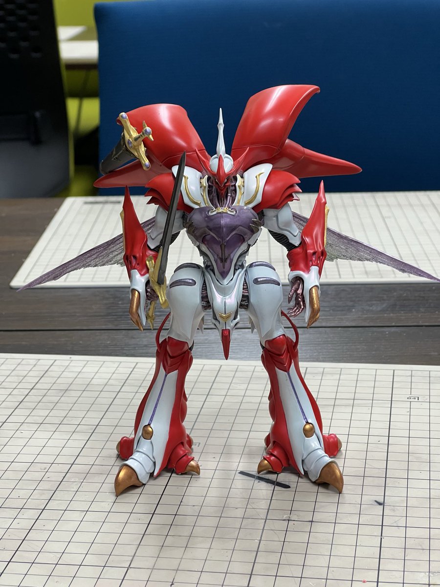 us1lemond's tweet photo. #塗って楽しいプラモ投稿祭 

基本はエアブラシで塗装して、細部はアクリル筆ぬりです。

塗料はメタリック系を使用しながら、光沢のコントロールでメリハリを付けました。

羽根もメタリック塗装です。 https://t.co/3EIOwLLtDB
