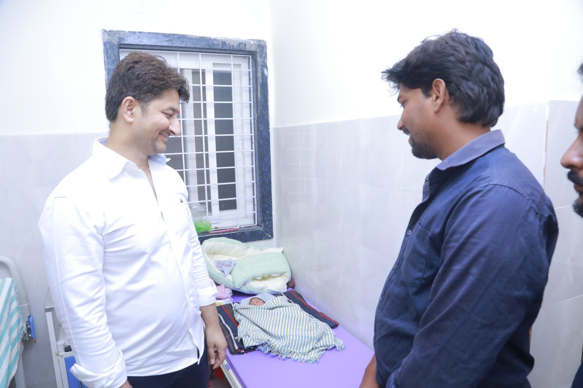 RajeshwarVanga's tweet photo. Congratulations #Satish (banjarpelly) on the arrival of your precious little one! Wishing your baby a lifetime of good health, happiness, and endless blessings. 👶💖
#teamvrr #vrr #Siddipet #congratulations  #newbornbaby https://t.co/ZpPnGIJaSh