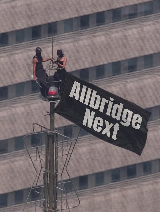 0xsantuy's tweet photo. Good evening

The best infrastructure is usually the one you don't have to think about

It quietly does its job and lets you focus on the bigger picture

That's the feeling I get when using @Allbridge_io

A smoother way to move assets means a smoother way to experience Web3

👉 https://t.co/RThQPwEmpc