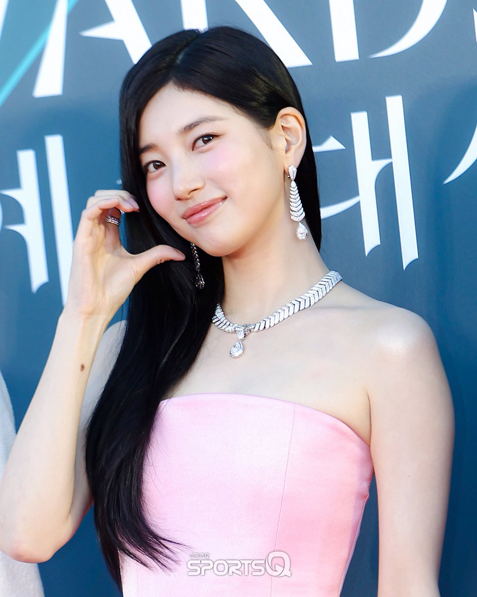 marboh13's tweet photo. 부쉐론이랑 완전 찰떡이야 ✨✨✨✨✨🤍 https://t.co/5gKtla8sfx