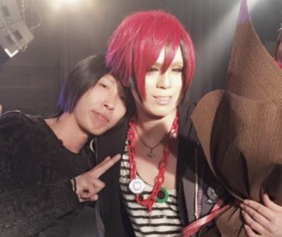 Gt_Mello's tweet photo. くじの景品を作るのに、そう言えば事務所にいた頃の写真とかって勝手に使うの良くないよなと思って、めちゃくちゃ久しぶりに社長のMARさんにメールしました٩( 'ω' )و★全部快く許可をいただきました！MARさんの優しさに一瞬で温かい気持ちになりました★ライブ頑張ります！有難うございました★ https://t.co/ySYizofApV
