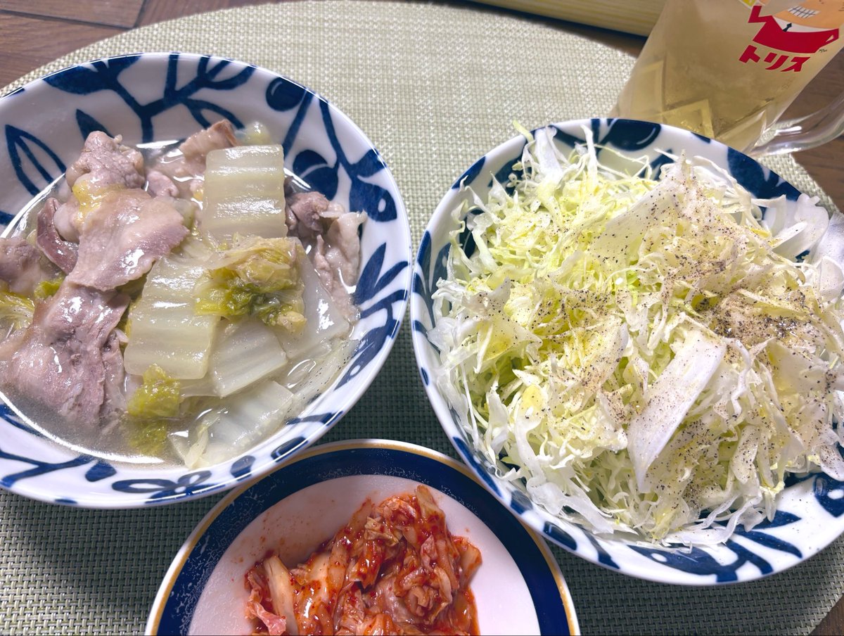 nozzy74's tweet photo. よかった走れた。
明日はどうだろう？
不安と湿気がつきまとう。
重くても平気な日もあるし、行けそうだと思ってもガタガタな日もある。
綱渡りの毎日だよ。て大袈裟か？
まあでも7月は体調の回復に努めたい。
思ってた矢先フジロックのリストバンドが届いた。
あっという間だよ

豚バラ白菜と崎陽軒。 https://t.co/fBBiLCuRHh