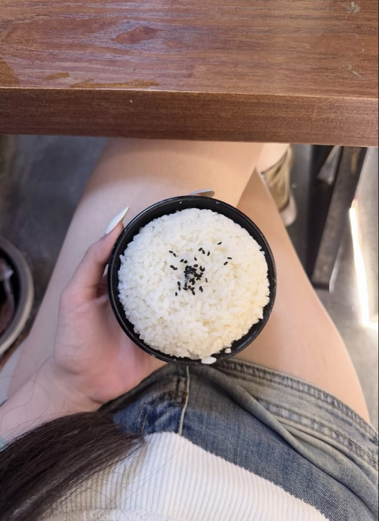 arianalerts's tweet photo. 不开心也要好好吃饭呀 https://t.co/JC6NzI0CZa