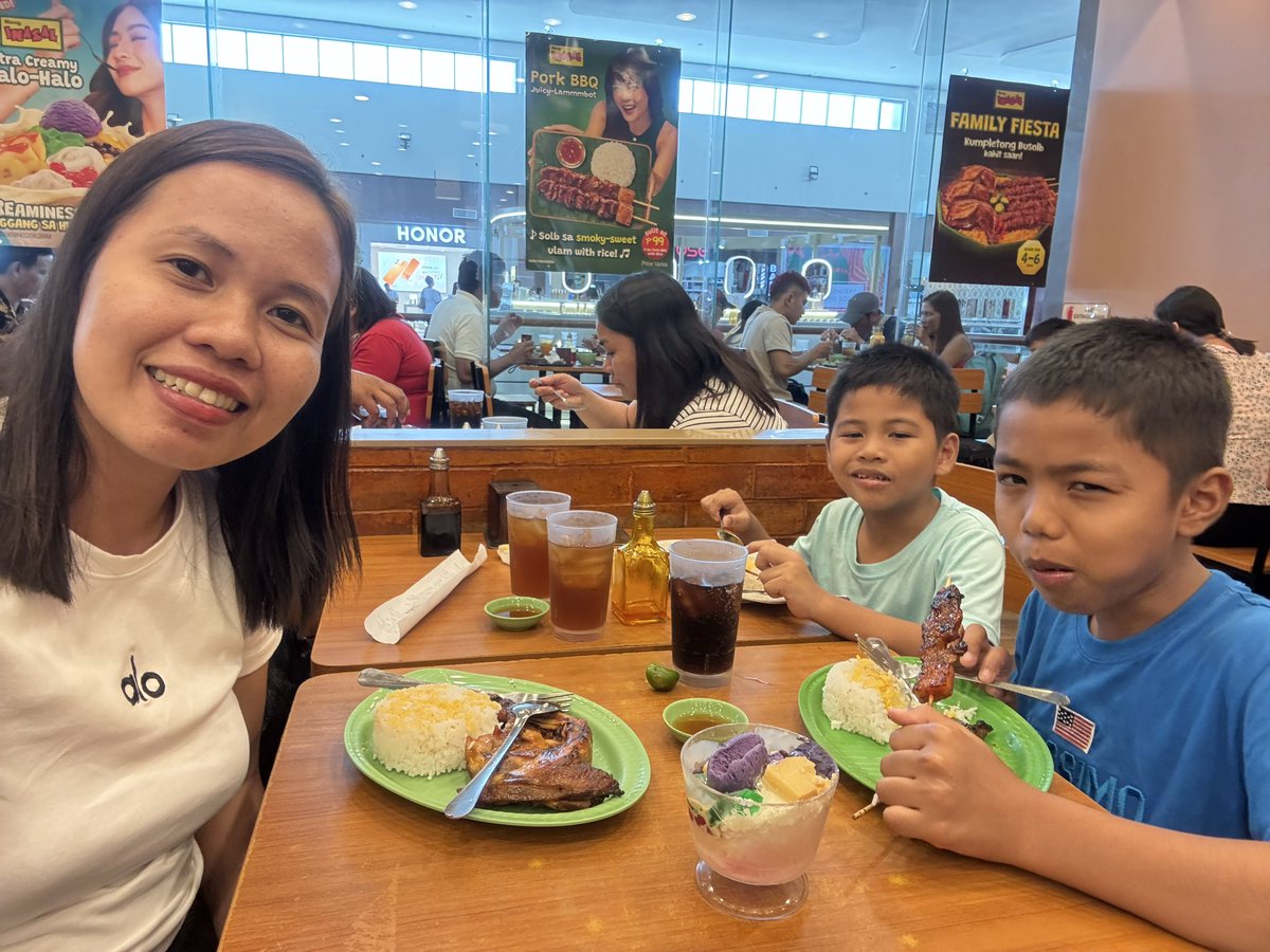 Rissa_002's tweet photo. Kapag lumabas kami di na ako nag tatanong san kami kakain,alam ko favorite nila porkbbq ng @MangInasalPH masaya at masarap sa mang inasal kumain dahil ang babait ng staff,aasikasuhin ka nila kapag walang upuan, appreciated ko yun. #MangInasalPorkBBQBlowout2026 https://t.co/LZ9w0UQM1X